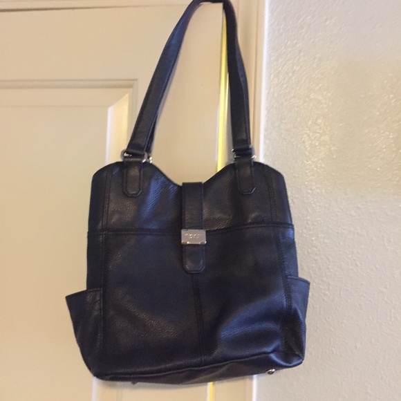 Tignanello Handbags - 5/$25 Tignanello Black Leather Handbag Mag Clasp